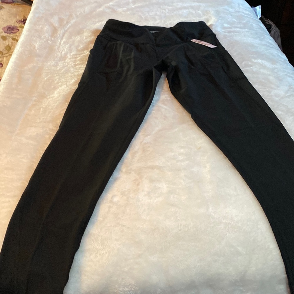 Victoria’s Secret total knockout leggings with pockets on the sides